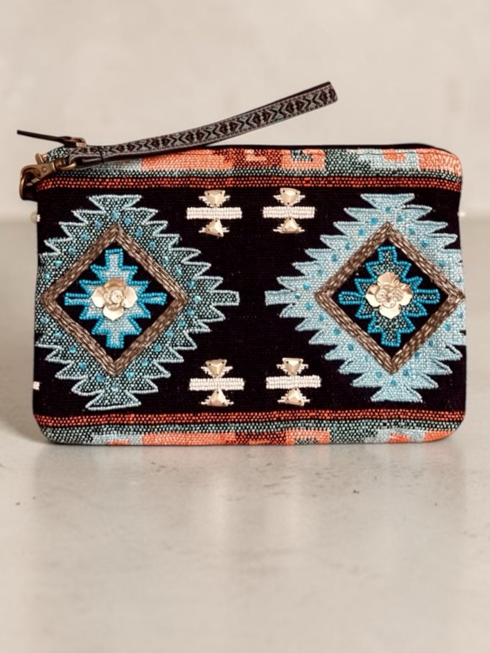 Vintage-inspired Southwest design beaded clutch/wristlet bag Excellent condition